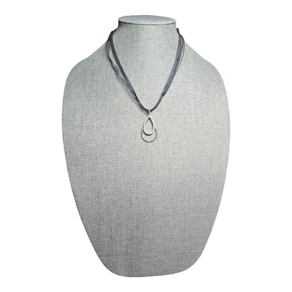 Elegant Noir Teardrop Pendant Necklace (NWOT) - Picture 8 of 11